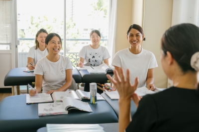 日本語でわかりやすい授業で知識と技術を習得

